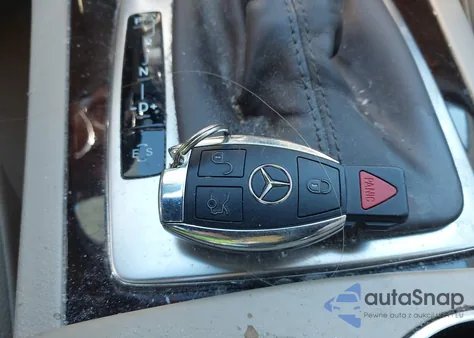 2014 Mercedes-Benz C 250 Luxury z USA, uszkodzony, nr VIN WDDGF4HB7ER309869